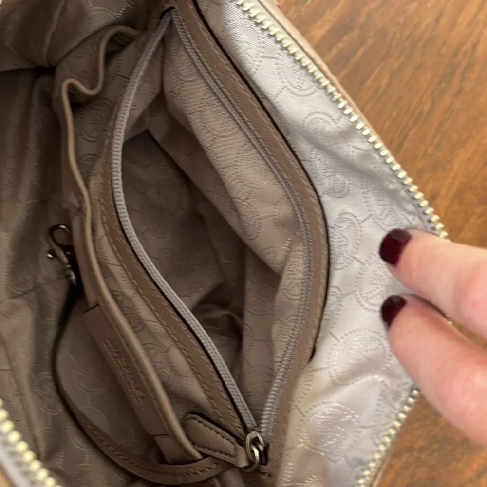 Like New Michael Kors Leather Satchel. $498 retail - Picture 11 of 15